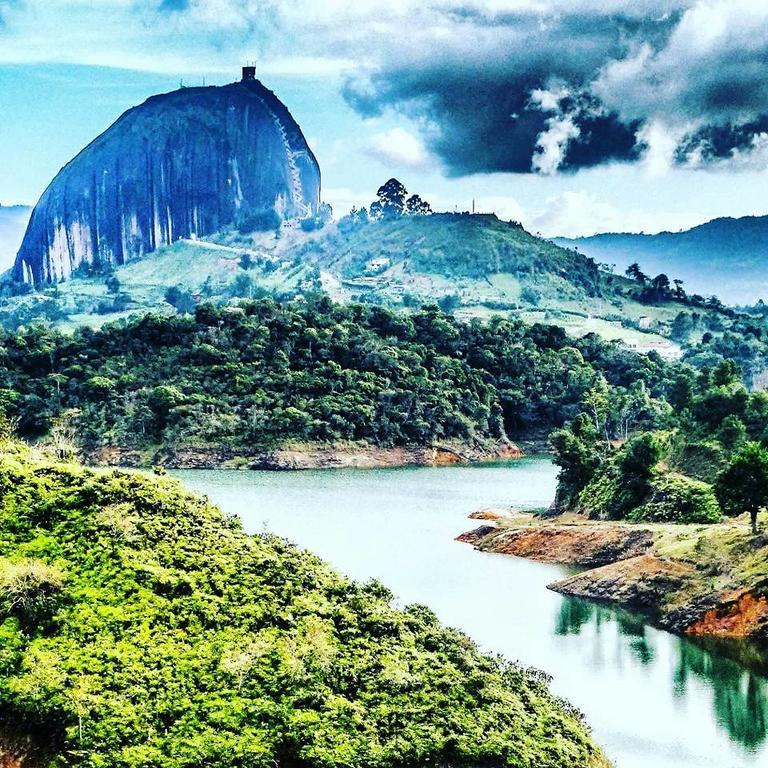 Apartaestudios Los Girasoles Guatape Exterior photo