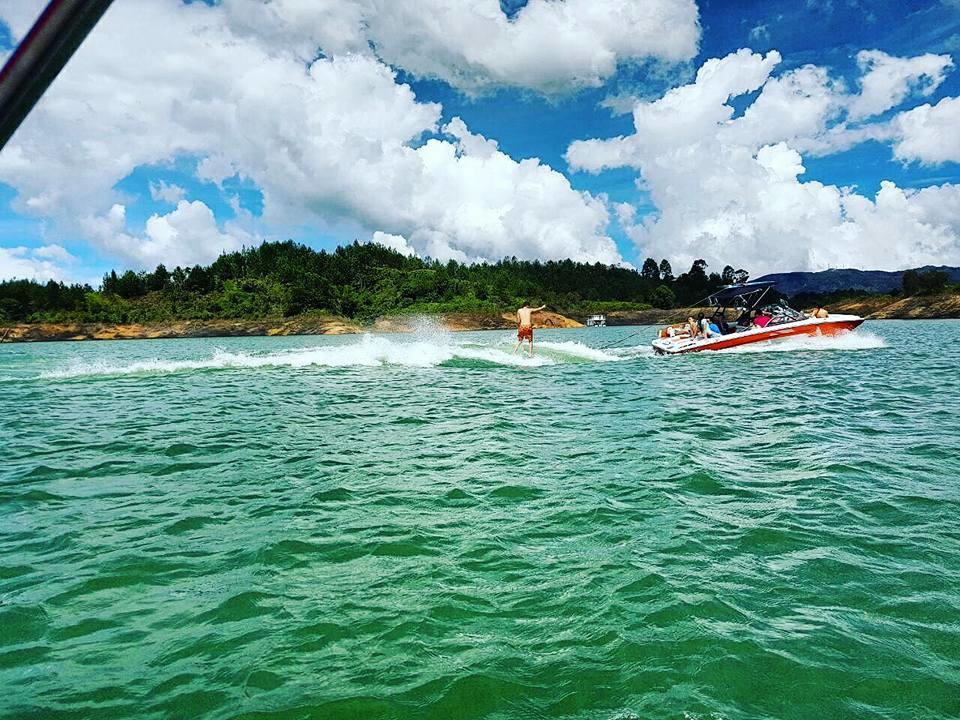 Apartaestudios Los Girasoles Guatape Exterior photo