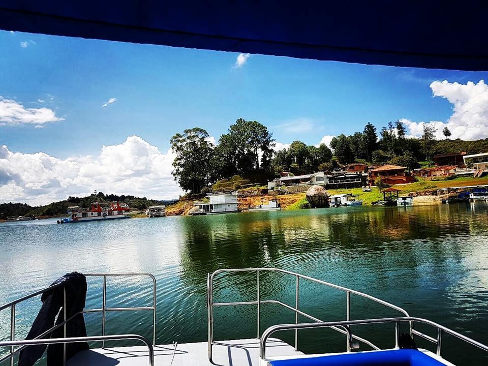 Apartaestudios Los Girasoles Guatape Exterior photo