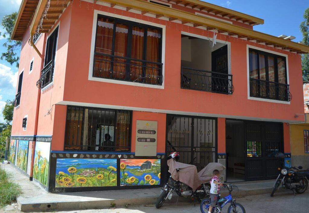 Apartaestudios Los Girasoles Guatape Exterior photo