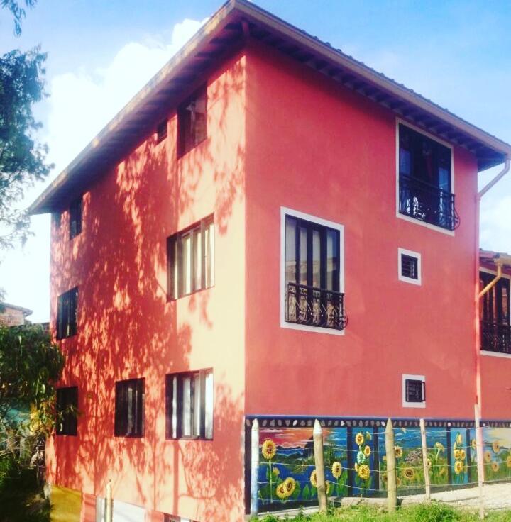 Apartaestudios Los Girasoles Guatape Exterior photo