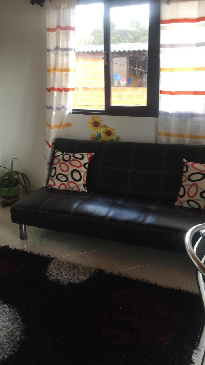 Apartaestudios Los Girasoles Guatape Exterior photo