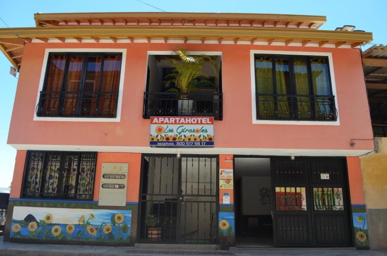 Apartaestudios Los Girasoles Guatape Exterior photo